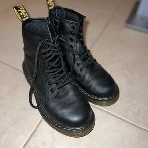 Dr. Martens Kids' 1460 Leather Boots (Youth size 2) black